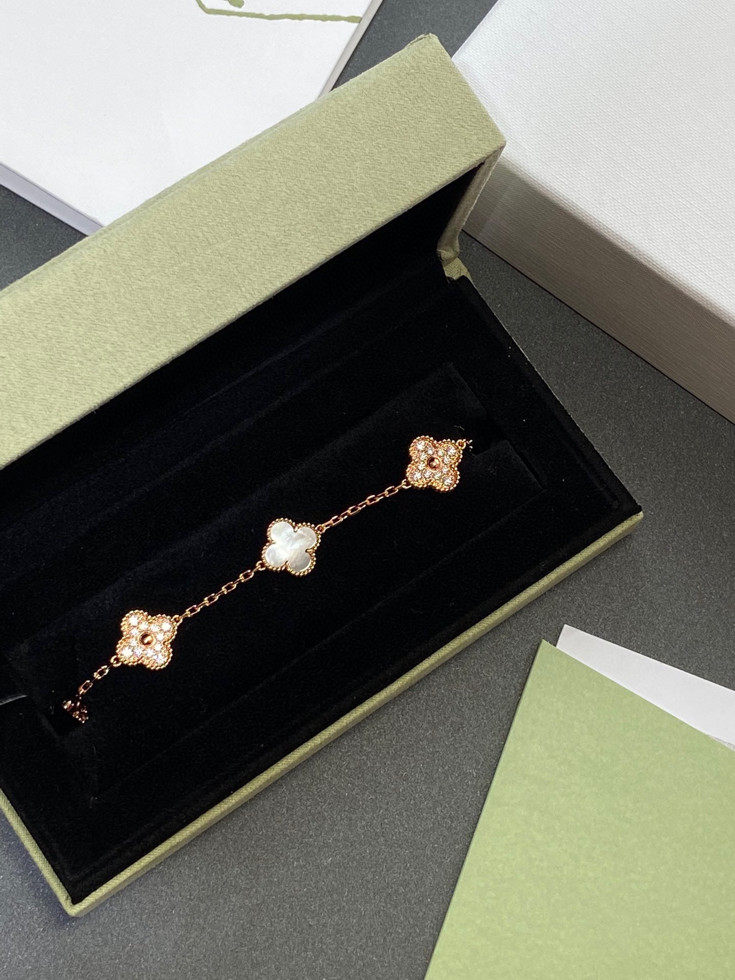 ダイヤ　ブレスレット、5モチーフ