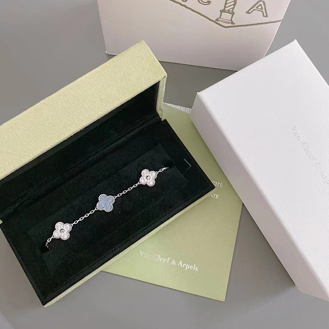 ダイヤ　ブレスレット、5モチーフ