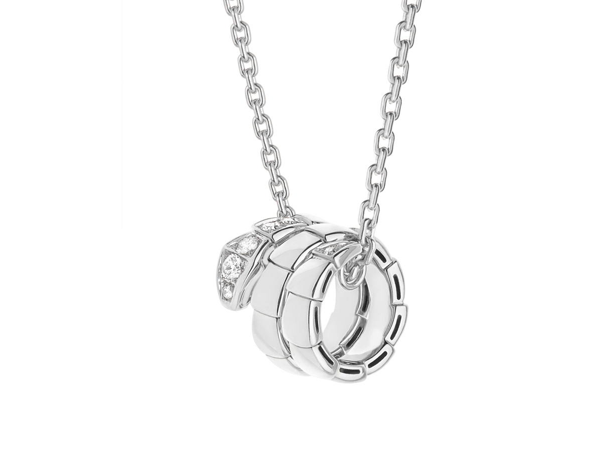 ブルserネックレスダイヤ半分